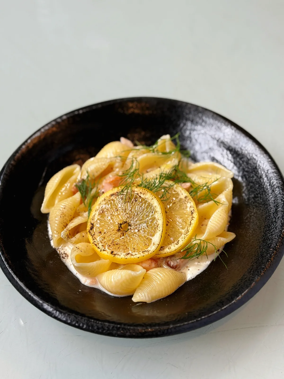 サーモンとレモンクリームのショートパスタ